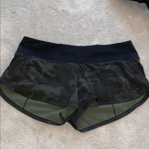lululemon speed up 2.5” shorts size 8